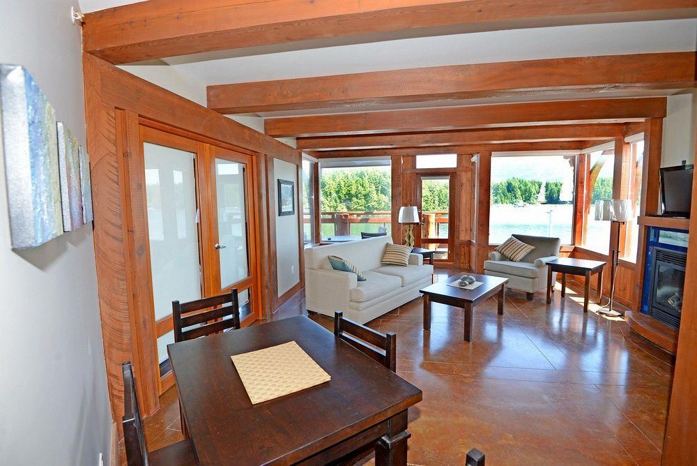 Whiskey Landing Lodge Ucluelet Exterior photo