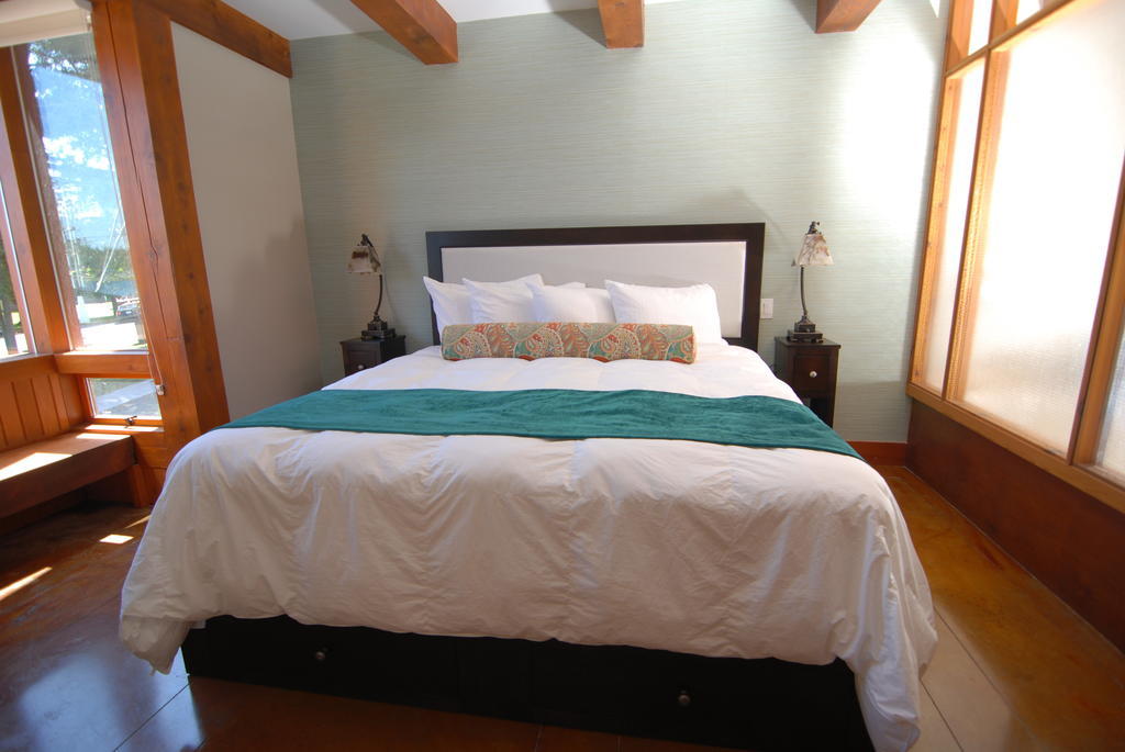 Whiskey Landing Lodge Ucluelet Room photo